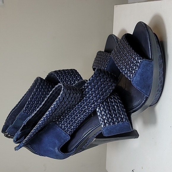 BCBGMAXAZRIA navy blue suede and woven leather platform heels size 8.5B - Picture 2 of 8